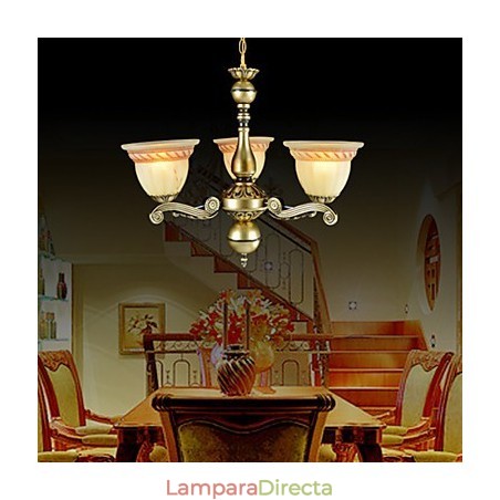 Lámpara de araña de tres luces de bronce, estilo europeo retro clásico. Lámpara de araña de tres luces de bronce, estilo europeo retro clásico.