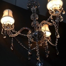 Lámpara de araña moderna y espléndida de 3 luces con brazo de cristal