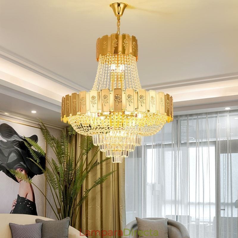 Lámpara colgante de cristal dorado, elegante y decorativa.