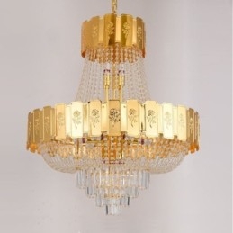 Lámpara colgante de cristal dorado, elegante y decorativa.