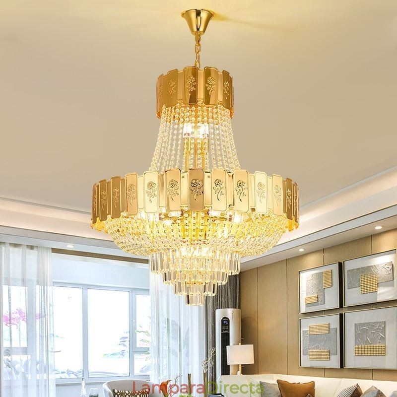 Lámpara colgante de cristal dorado, elegante y decorativa.