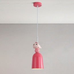 Lámpara colgante moderna de hierro forjado con forma de cerdito de resina rosa.