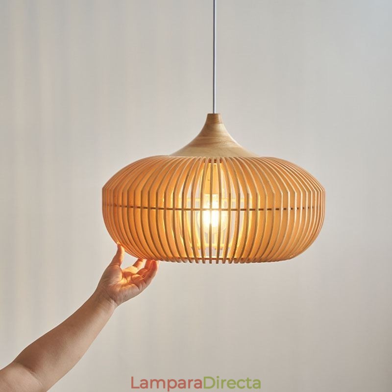 Lámpara colgante con marco de madera y forma de calabaza