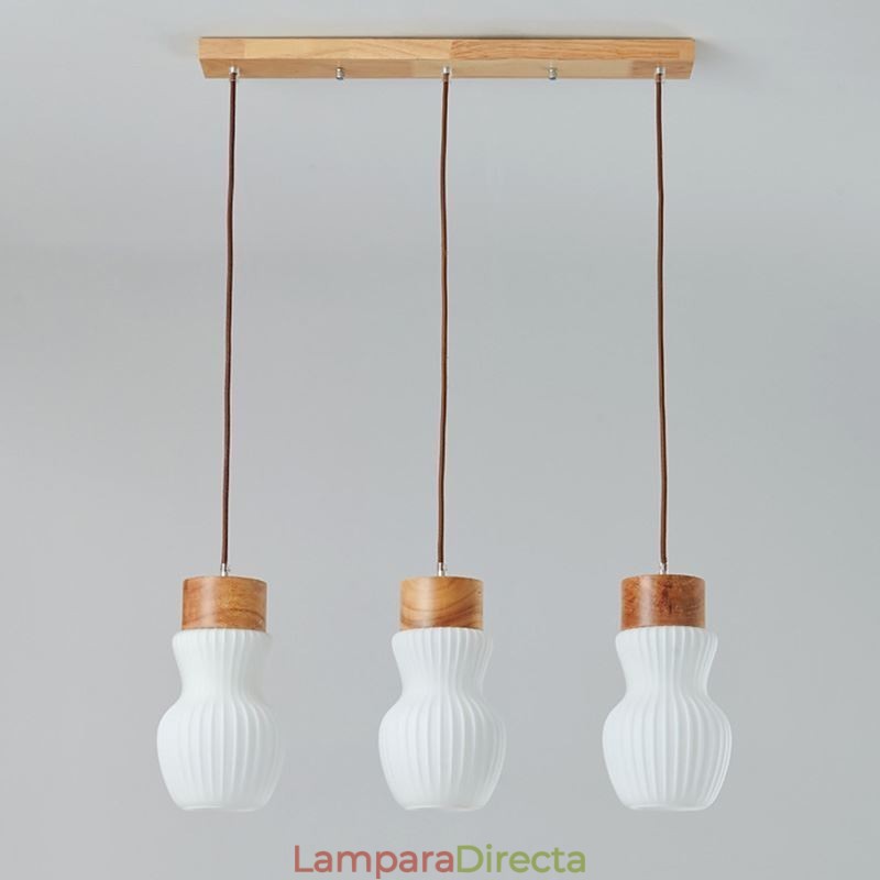 Lámpara colgante de cristal japonesa con decoración creativa.