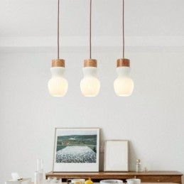 Lámpara colgante de cristal japonesa con decoración creativa.