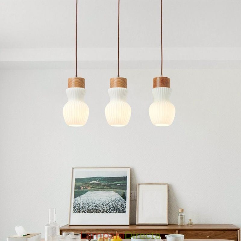 Lámpara colgante de cristal japonesa con decoración creativa.