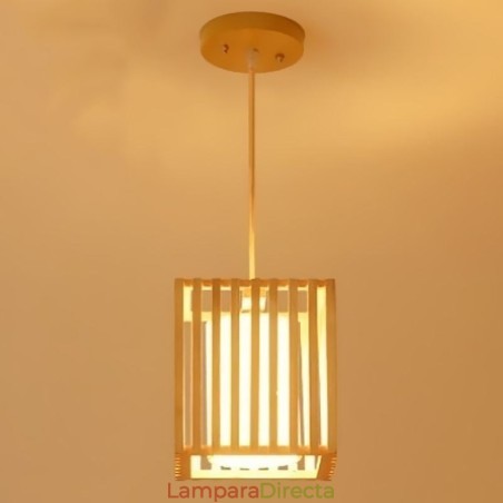 Lámpara colgante minimalista con forma de jaula de madera Lámpara colgante minimalista con forma de jaula de madera