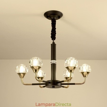 Lámpara colgante de cristal moderna y elegante. Lámpara colgante de cristal moderna y elegante.