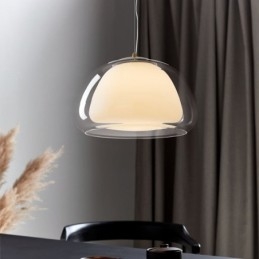 Lámpara colgante moderna y sencilla de cristal transparente con forma de pudín.