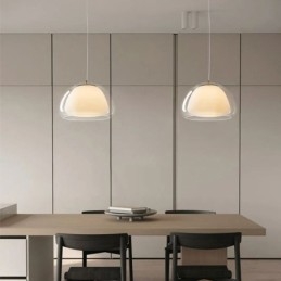 Lámpara colgante moderna y sencilla de cristal transparente con forma de pudín.