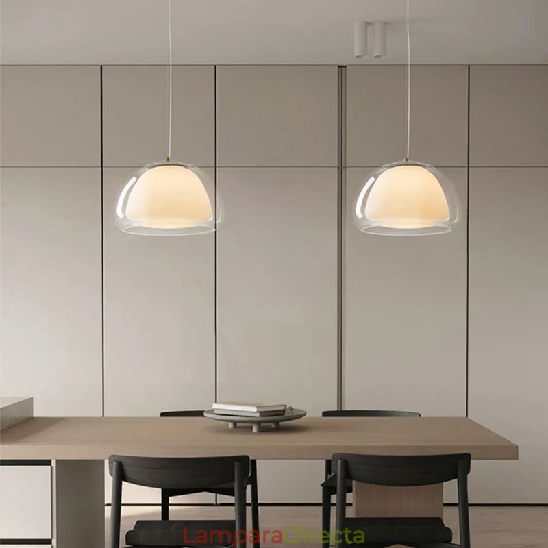 Lámpara colgante moderna y sencilla de cristal transparente con forma de pudín.