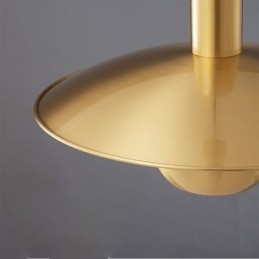 Lámpara colgante de un solo cabezal con acabado dorado cepillado
