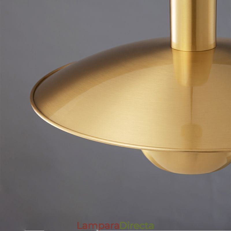 Lámpara colgante de un solo cabezal con acabado dorado cepillado