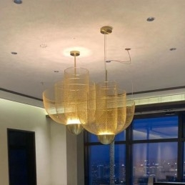 Lámpara colgante decorativa con diseño de rejilla nórdica, creativa y con formas únicas.