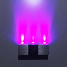 Aplique de pared moderno con luz dispersa, cuerpo rectangular de aluminio