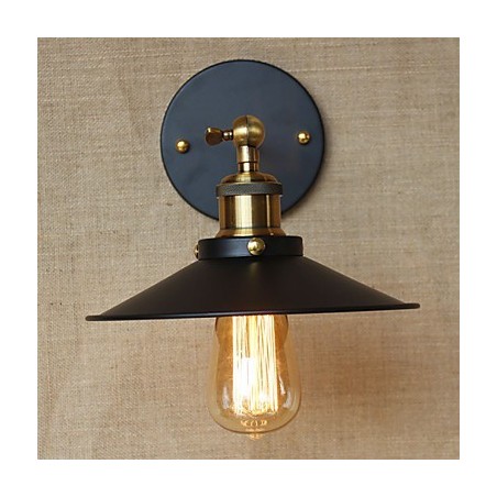 Villa de estilo industrial minimalista retro frente al pasillo de la iglesia con sombrilla y vestido negro decorado en la pared. Villa de estilo industrial minimalista retro frente al pasillo de la iglesia con sombrilla y vestido negro decorado en la pared.