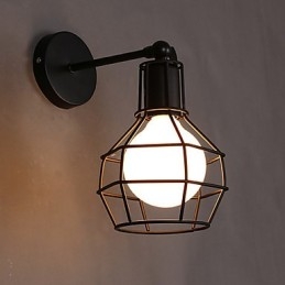 Restaurando las formas antiguas es la antigua farola del balcón del pasillo lámpara de pared de hierro forjado