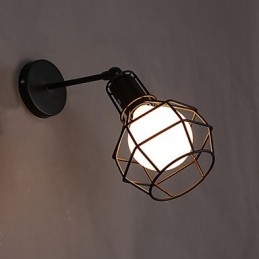 Restaurando las formas antiguas es la antigua farola del balcón del pasillo lámpara de pared de hierro forjado