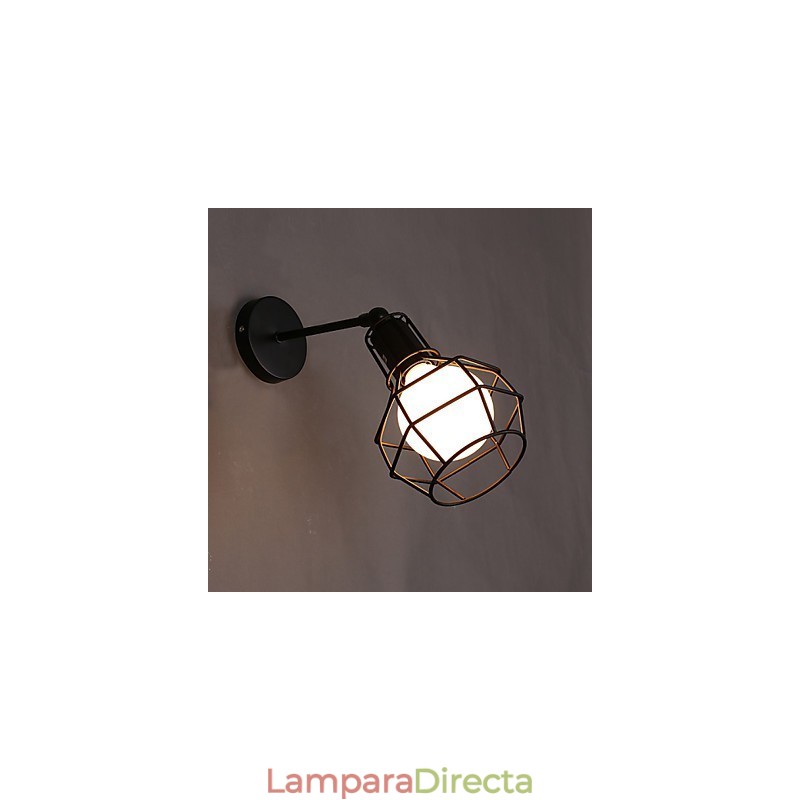 Restaurando las formas antiguas es la antigua farola del balcón del pasillo lámpara de pared de hierro forjado