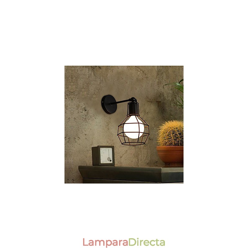Restaurando las formas antiguas es la antigua farola del balcón del pasillo lámpara de pared de hierro forjado