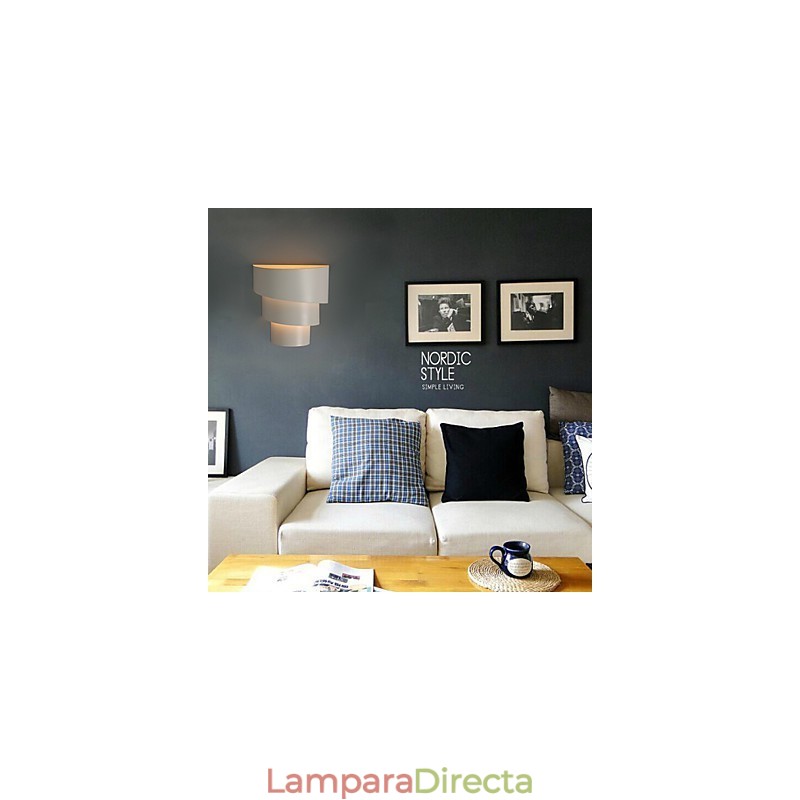 Lámpara de pared de hierro forjado con forma de caracola y dibujos animados, con forma de antorcha, que recuerda a la cabecera de una cama.