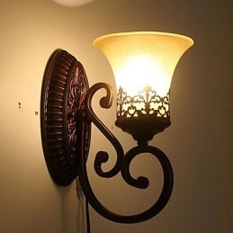 Lámpara de pared de cristal para dormitorio, estilo europeo, de hierro forjado y estilo antiguo.