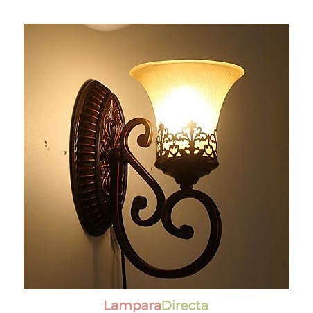 Lámpara de pared de cristal para dormitorio, estilo europeo, de hierro forjado y estilo antiguo. Lámpara de pared de cristal para dormitorio, estilo europeo, de hierro forjado y estilo antiguo.