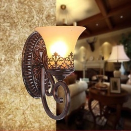 Lámpara de pared de cristal para dormitorio, estilo europeo, de hierro forjado y estilo antiguo.