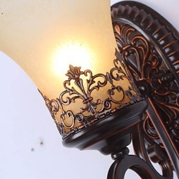 Lámpara de pared de cristal para dormitorio, estilo europeo, de hierro forjado y estilo antiguo.