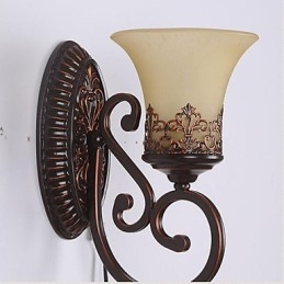 Lámpara de pared de cristal para dormitorio, estilo europeo, de hierro forjado y estilo antiguo.