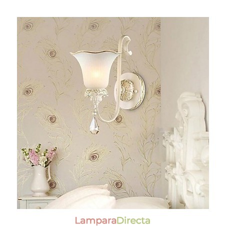 Lámpara de pared para dormitorio de hierro forjado de estilo europeo que restaura formas antiguas. Lámpara de pared para dormitorio de hierro forjado de estilo europeo que restaura formas antiguas.