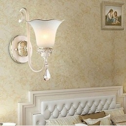 Lámpara de pared para dormitorio de hierro forjado de estilo europeo que restaura formas antiguas.