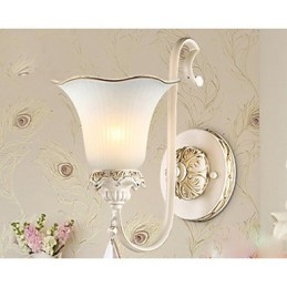 Lámpara de pared para dormitorio de hierro forjado de estilo europeo que restaura formas antiguas.