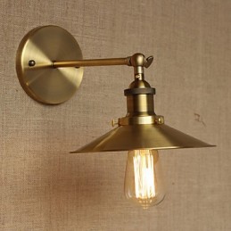 Paraguas decorativos de cobre retro de estilo industrial minimalista frente al pasillo de la iglesia
