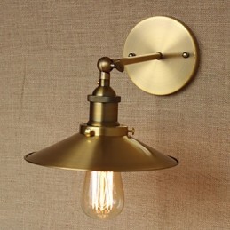 Paraguas decorativos de cobre retro de estilo industrial minimalista frente al pasillo de la iglesia