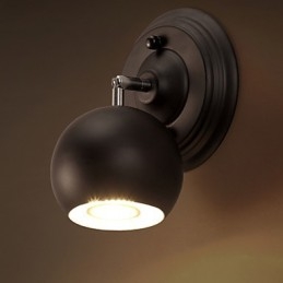 Lámpara de pared creativa de hierro forjado que restaura las antiguas formas de iluminación.