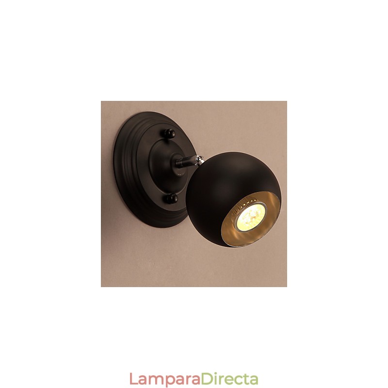 Lámpara de pared creativa de hierro forjado que restaura las antiguas formas de iluminación.