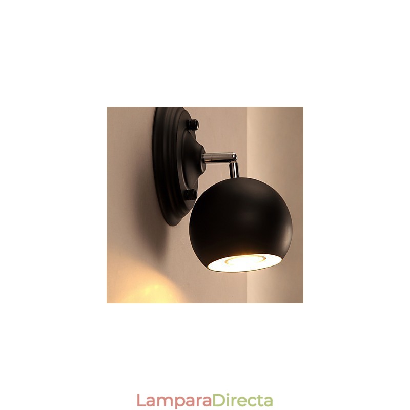 Lámpara de pared creativa de hierro forjado que restaura las antiguas formas de iluminación.