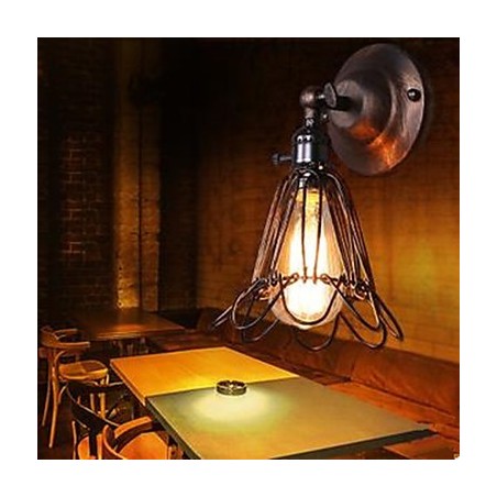 Lámpara de pared de jaula pequeña de estilo industrial que restaura las antiguas costumbres de los pasillos. Lámparas y faroles para pasillos. Lámpara de pared de jaula pequeña de estilo industrial que restaura las antiguas costumbres de los pasillos. Lámparas y faroles para pasillos.