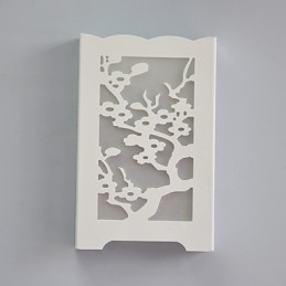 Lámpara de pared de flor de ciruelo blanca con patrones tallados o diseños en luces de carpintería