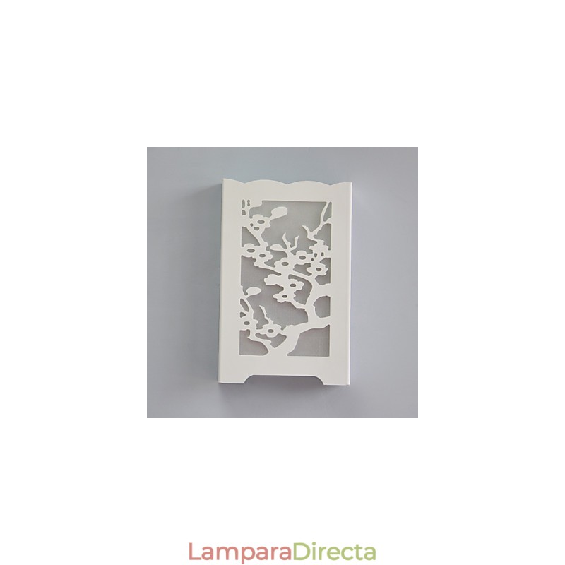 Lámpara de pared de flor de ciruelo blanca con patrones tallados o diseños en luces de carpintería