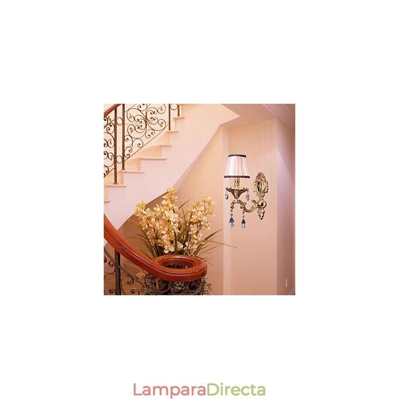 Elegante lámpara de pared de cristal en color rosa