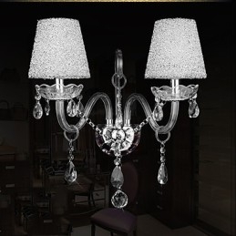 Apliques de pared de cristal de estilo clásico tradicional.