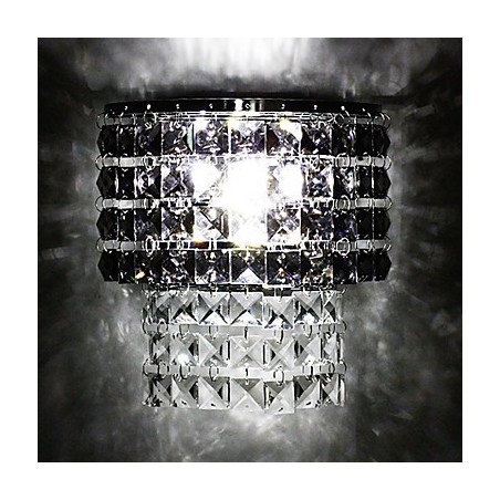 Lámpara de pared moderna con pantalla de tela, placa de metal, decoración de cristal. Lámpara de pared moderna con pantalla de tela, placa de metal, decoración de cristal.