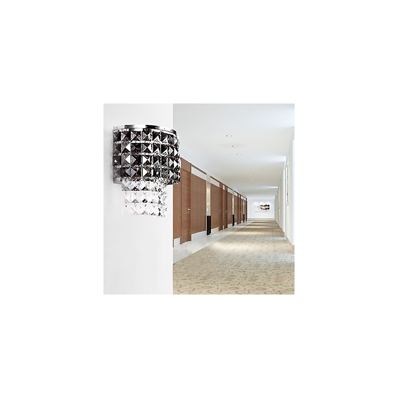 Lámpara de pared moderna con pantalla de tela, placa de metal, decoración de cristal.