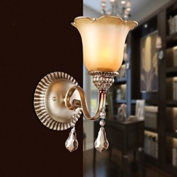Lámpara de pared de cristal para dormitorio, estilo europeo, de hierro forjado, que restaura formas antiguas.