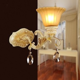 Lámpara de pared de cristal para dormitorio, estilo europeo, de hierro forjado, que restaura formas antiguas.