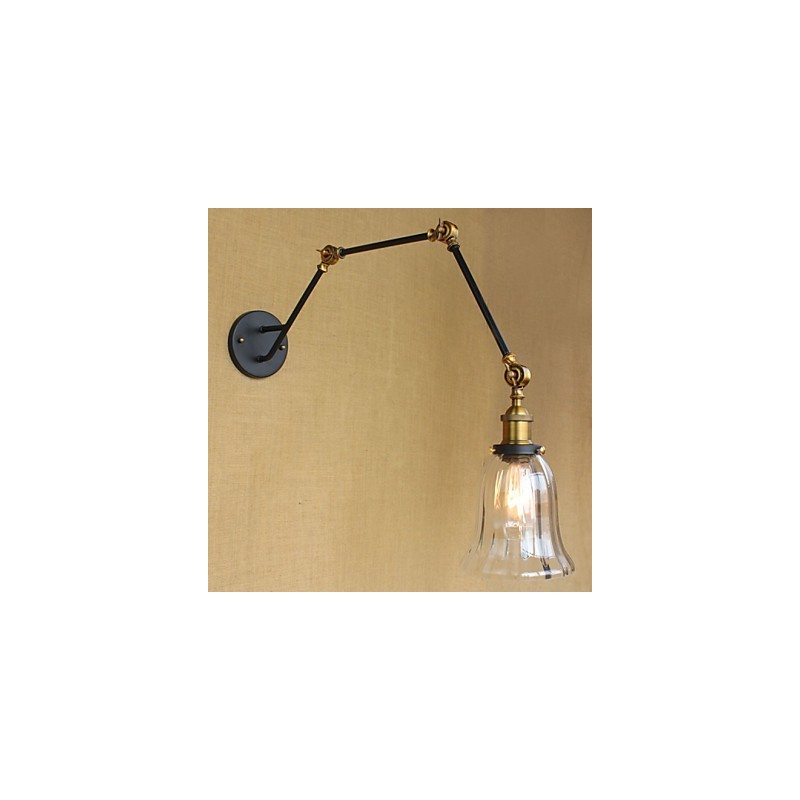 Lámpara de pared de vidrio estilo retro americano con tres brazos largos y pantalla ajustable.