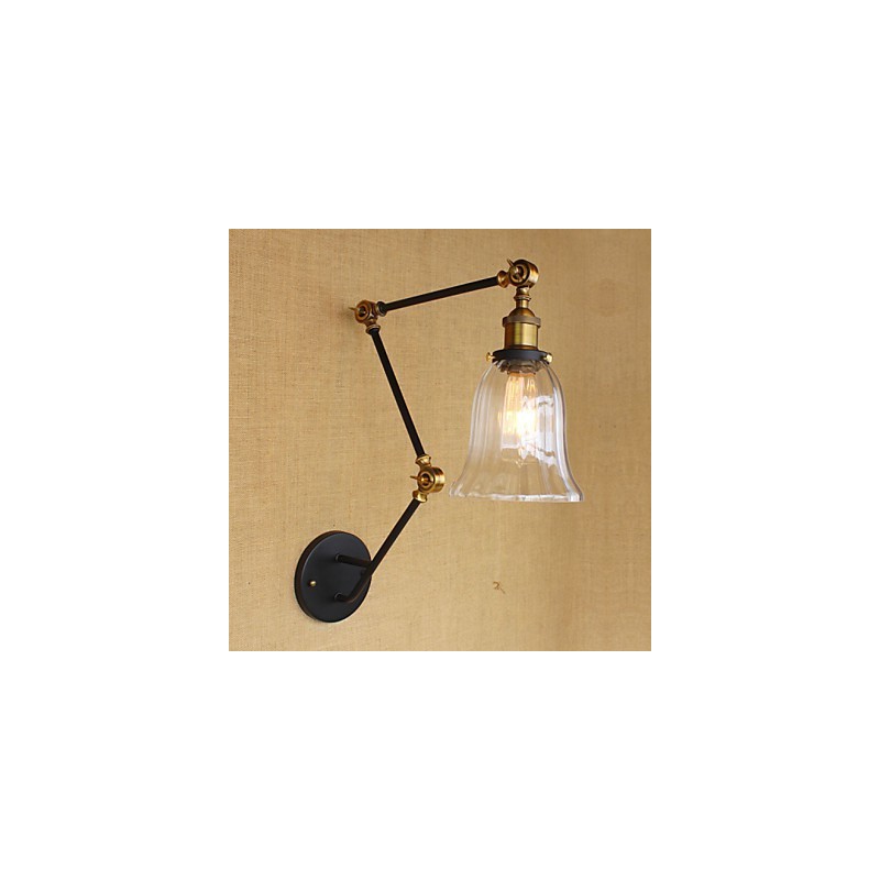 Lámpara de pared de vidrio estilo retro americano con tres brazos largos y pantalla ajustable.