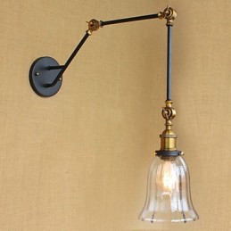 Lámpara de pared de vidrio estilo retro americano con tres brazos largos y pantalla ajustable.